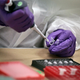 Muestras en la laboratorio forense. AP